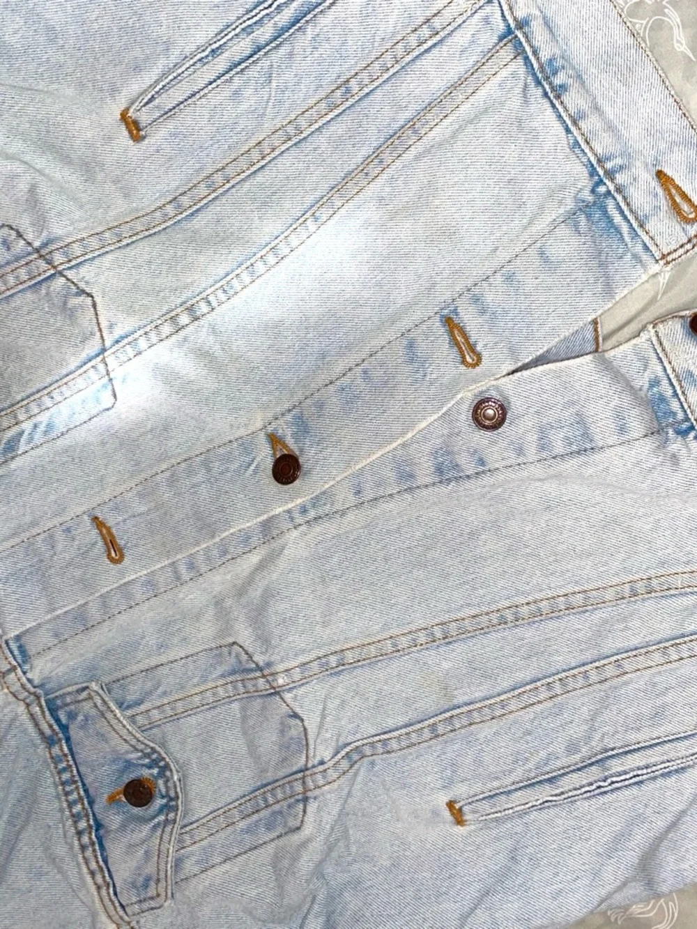 Levi’s Light Wash Denim Jacket - Picture 5 of 7